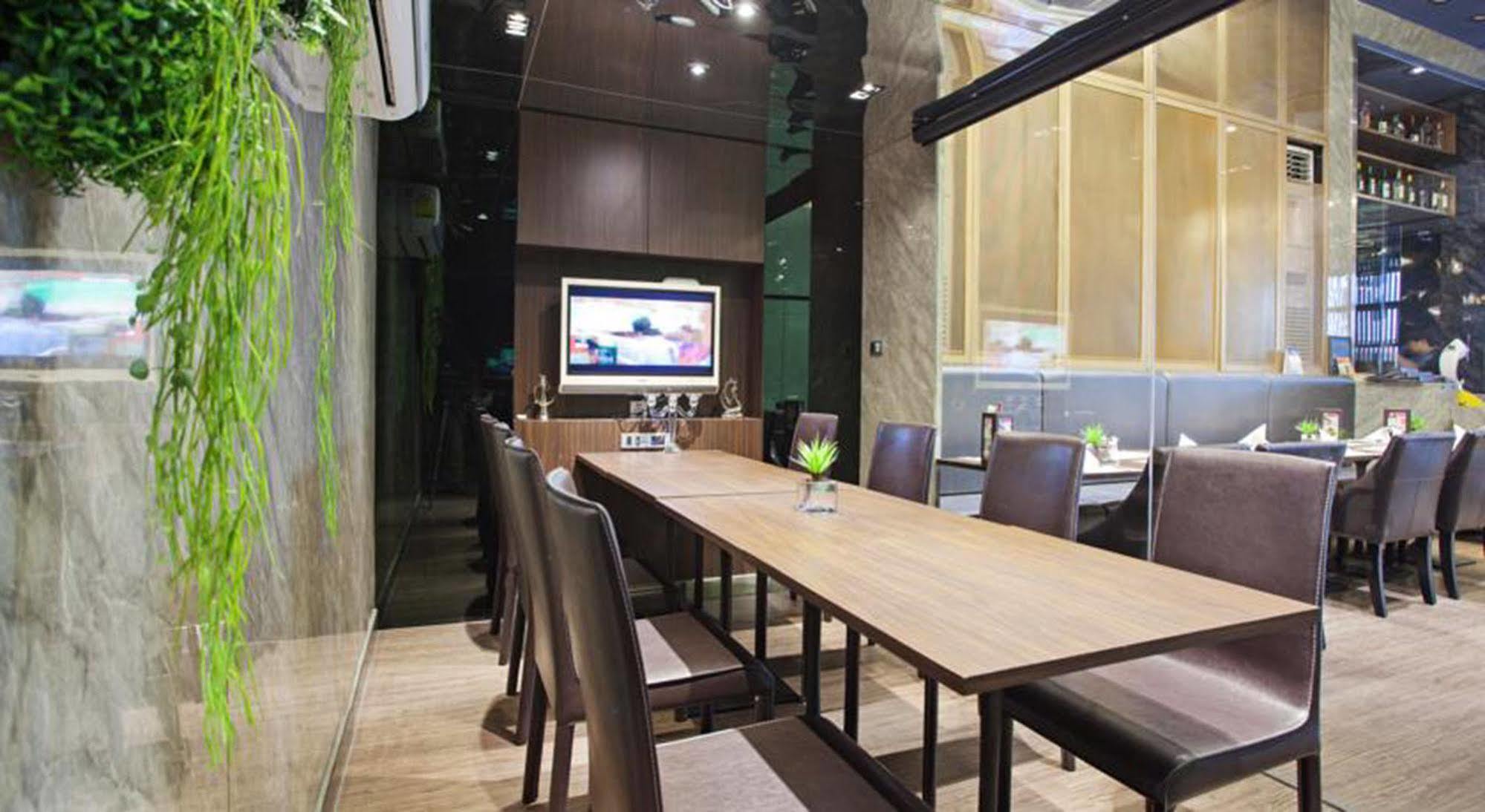 V Residence Бангкок Экстерьер фото