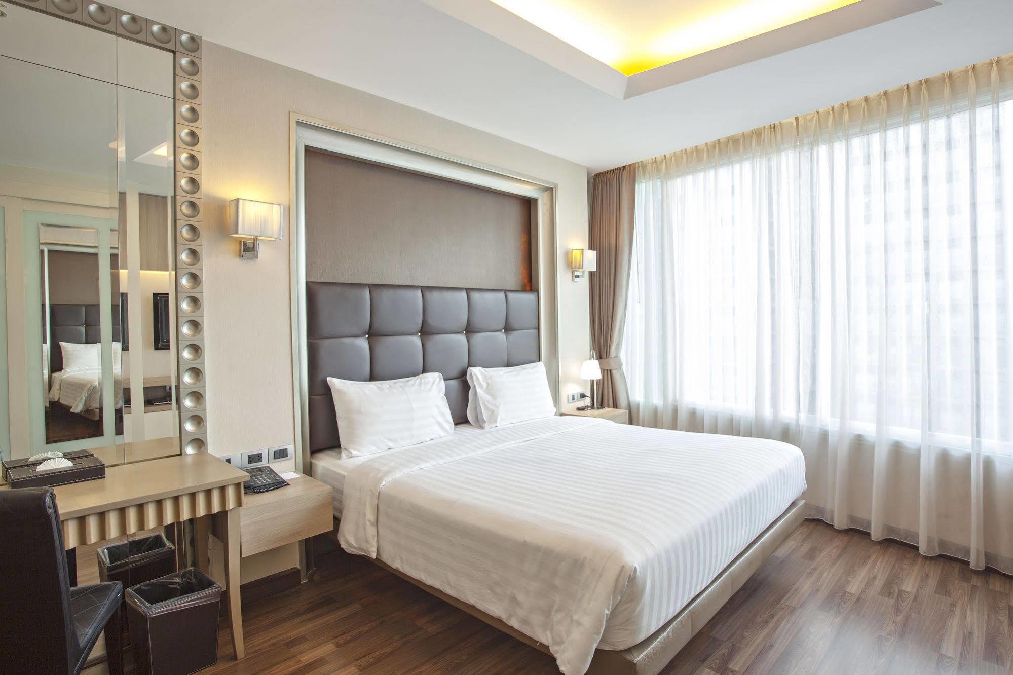 V Residence Бангкок Экстерьер фото