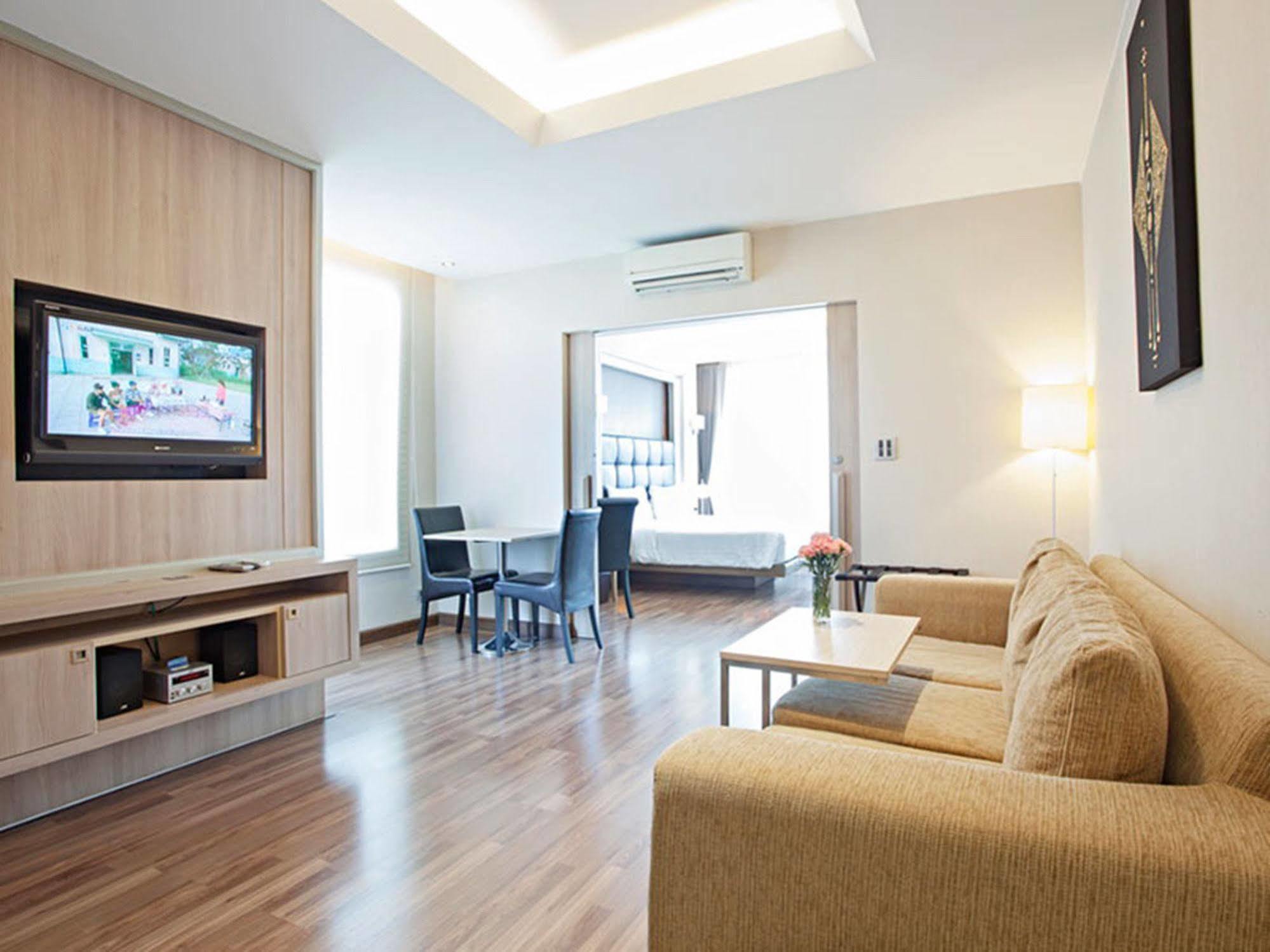 V Residence Бангкок Экстерьер фото